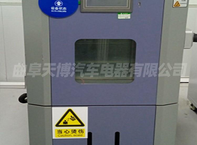 High and low temperature alternating damp heat experimental chamber