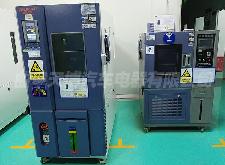 Programmable constant temperature and humidity chamber