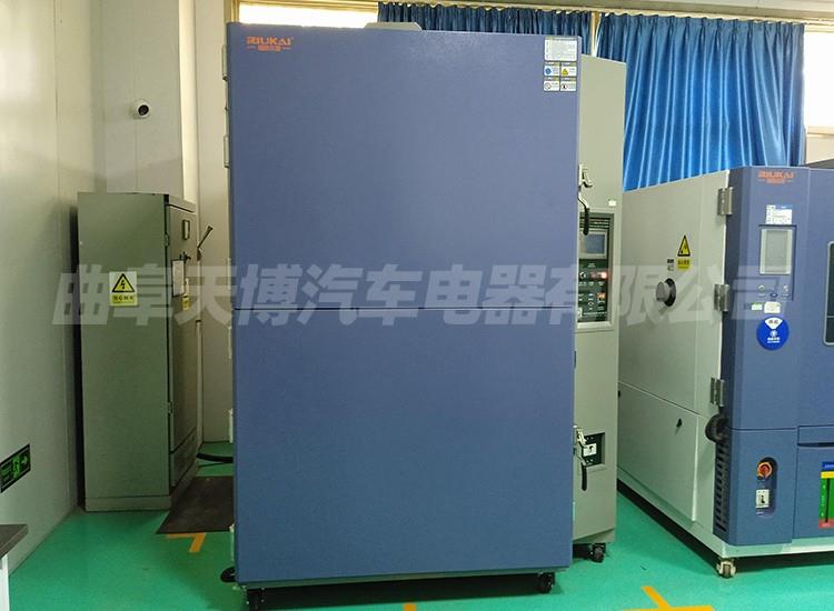 Two box thermal shock test chamber